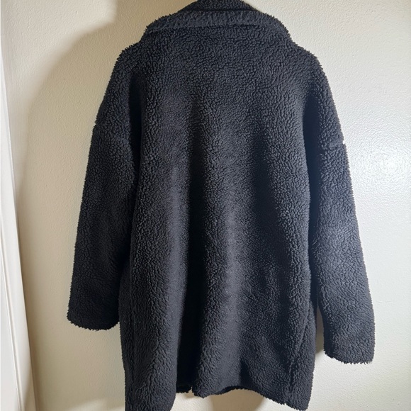 PrettyLittleThing Black Faux Shearling Teddy Coat - Picture 4 of 8